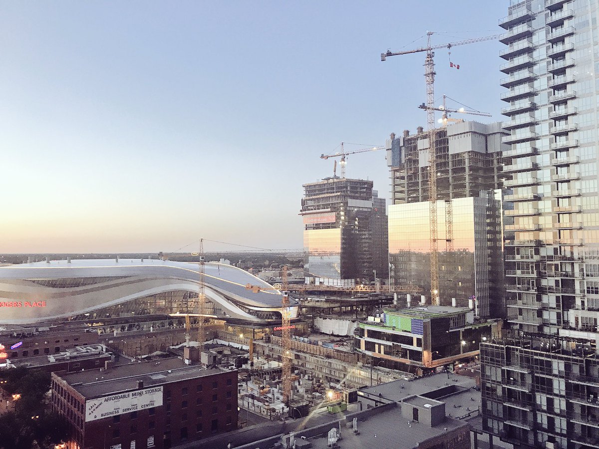 Edmonton's bright night sky 10:31pm <a href="/CityofEdmonton/">City of Edmonton</a> #YEG