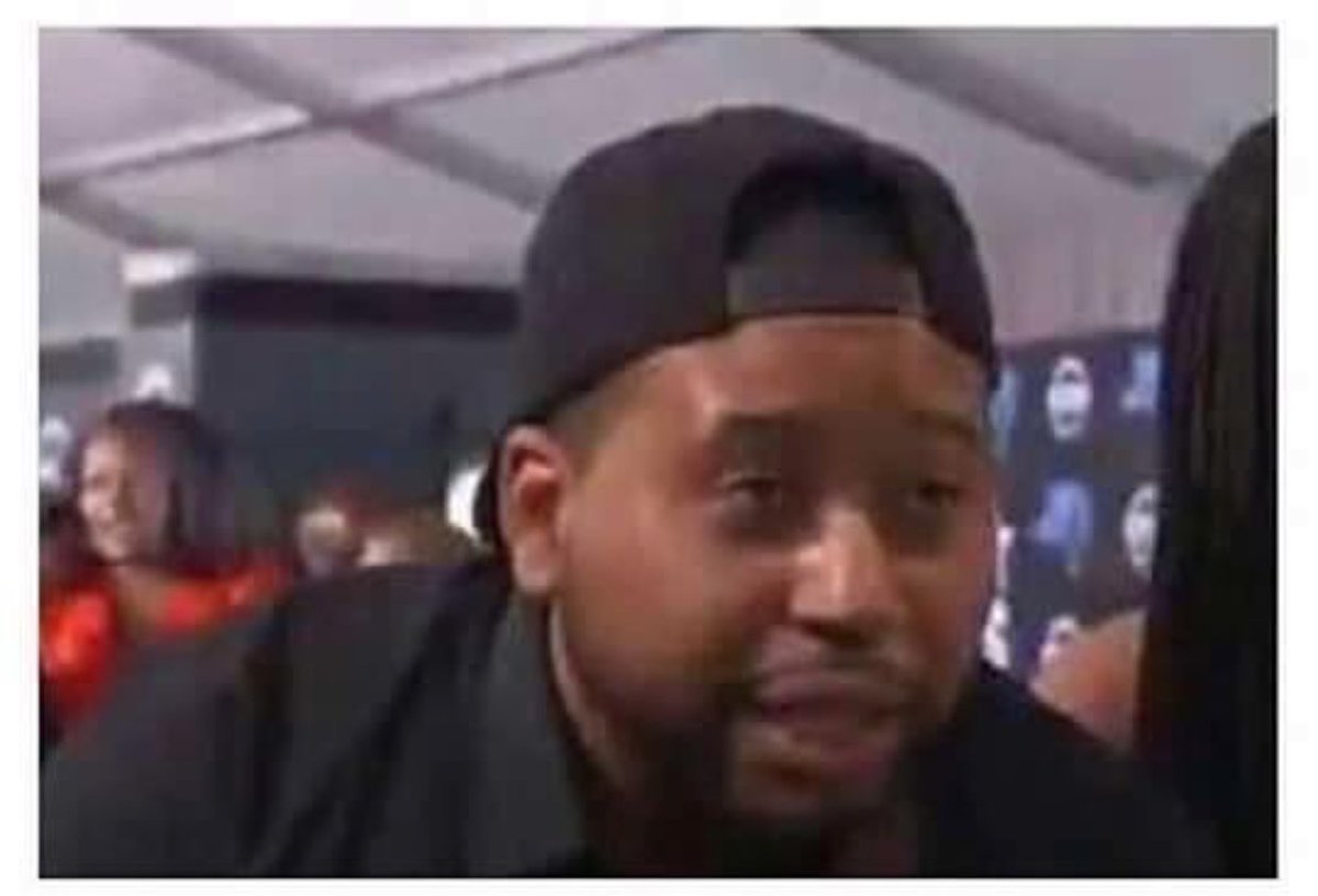 miakhalifa's tweet photo. Her: Youstilltextingthatbitch?
Him: Huh?
Her: Youstilltextingthatbitch?
Him: What'd you say? https://t.co/nL45lNOqVF