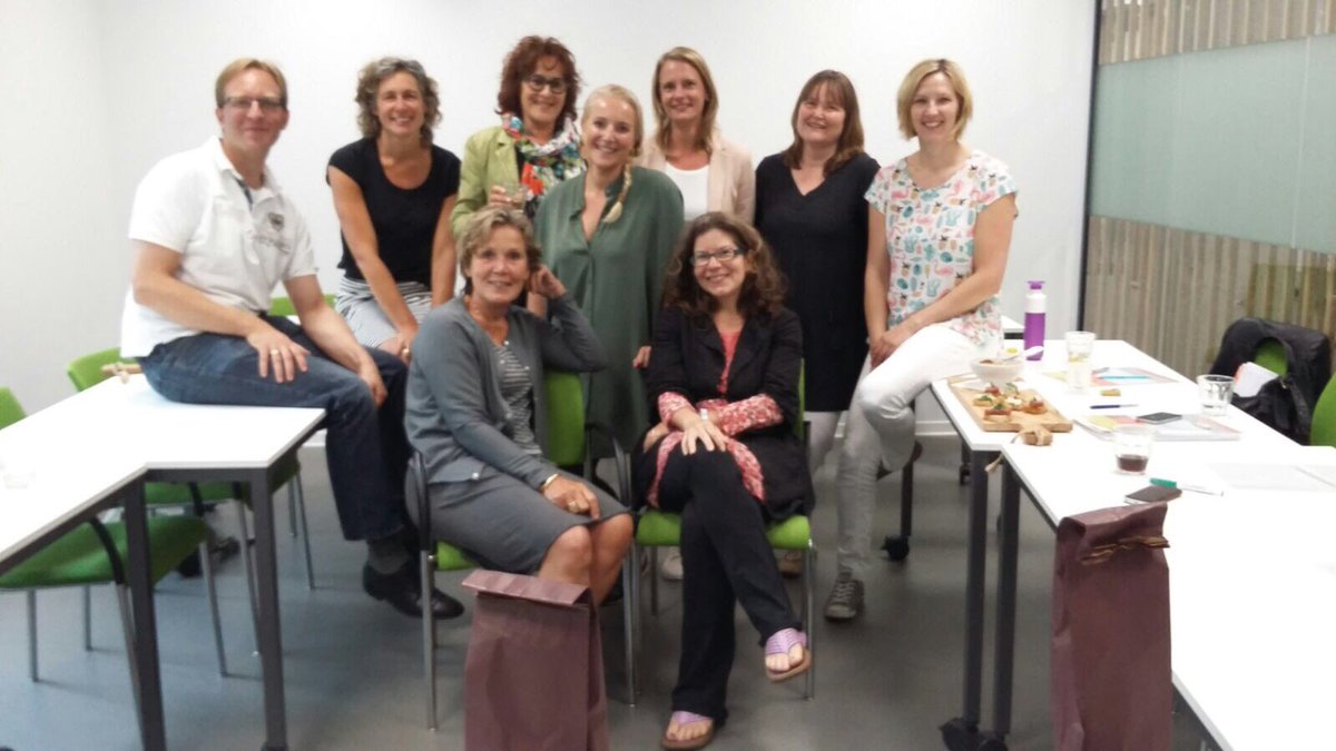 Diplomering 1e lichting opleiding #Ouderbegeleiding met topdocenten Weille &amp; Marcelis. Gefeliciteerd! Meer weten? RINOGroep.nl/OU17A