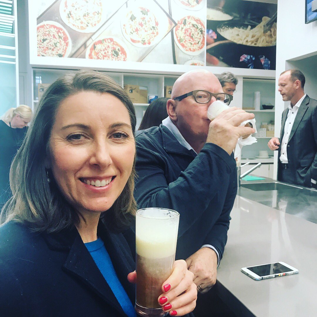trudinelson's tweet image. At @Fonterra learning about NZ dairy heritage, foodservice focus &amp;amp; 2023 goals. Looks like beer, is actually tea macchiato. And cheesy pizza🧀