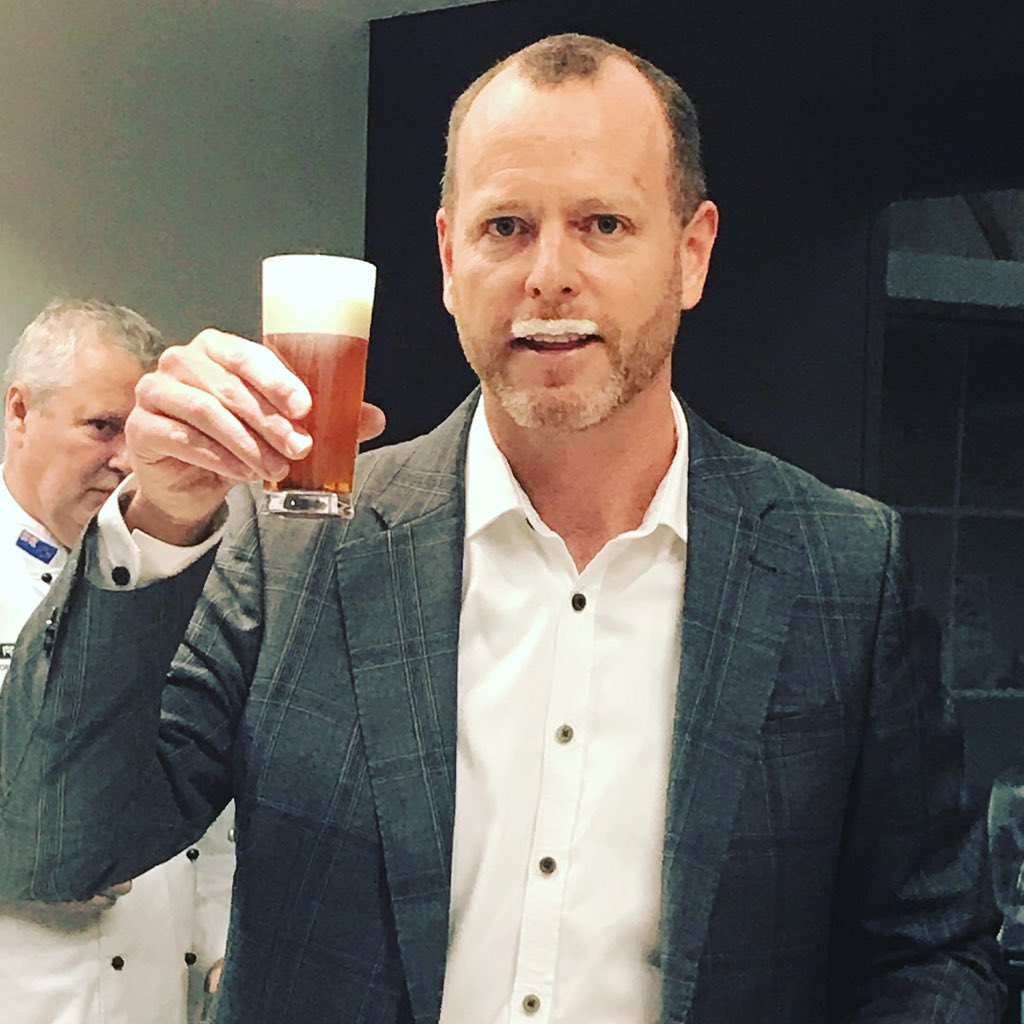 trudinelson's tweet image. At @Fonterra learning about NZ dairy heritage, foodservice focus &amp;amp; 2023 goals. Looks like beer, is actually tea macchiato. And cheesy pizza🧀