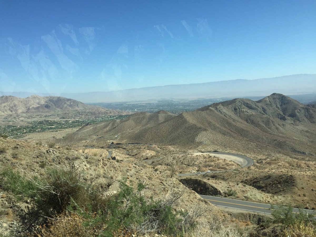 newietraveller's tweet photo. Views from Scenic Highway, watched a cyclist descending the cycane #PalmSprings #LosAnglesExplore2017 ping @PalmSpringsCA https://t.co/dh6e9HGJnx
