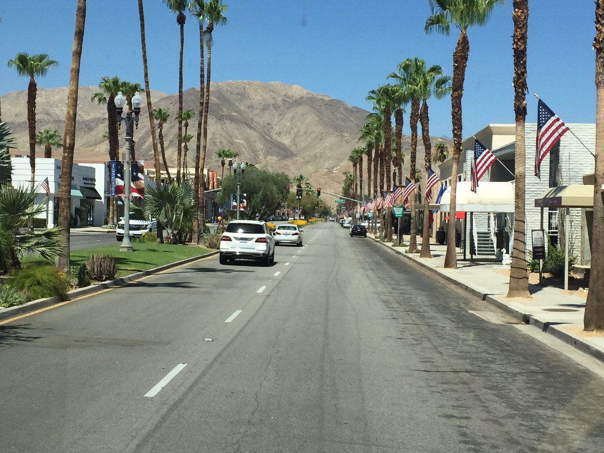 newietraveller's tweet photo. Main shopping area of #PalmSprings
 ping @PalmSpringsCA @Snoozeies @WitchySister #LosAnglesExplore2017 https://t.co/5feybILi9F