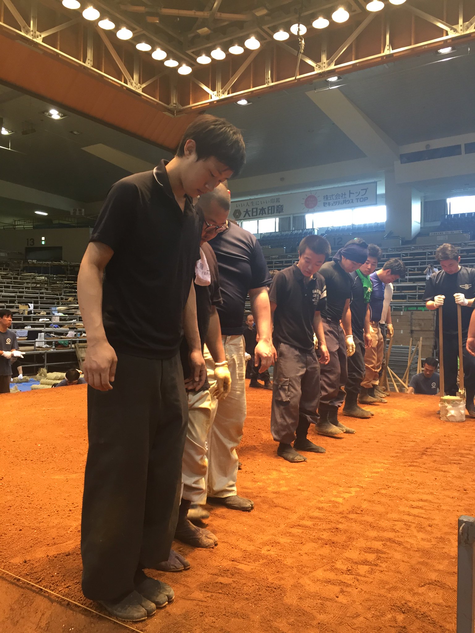 DD3ie4XUwAI6S6i.jpg:large