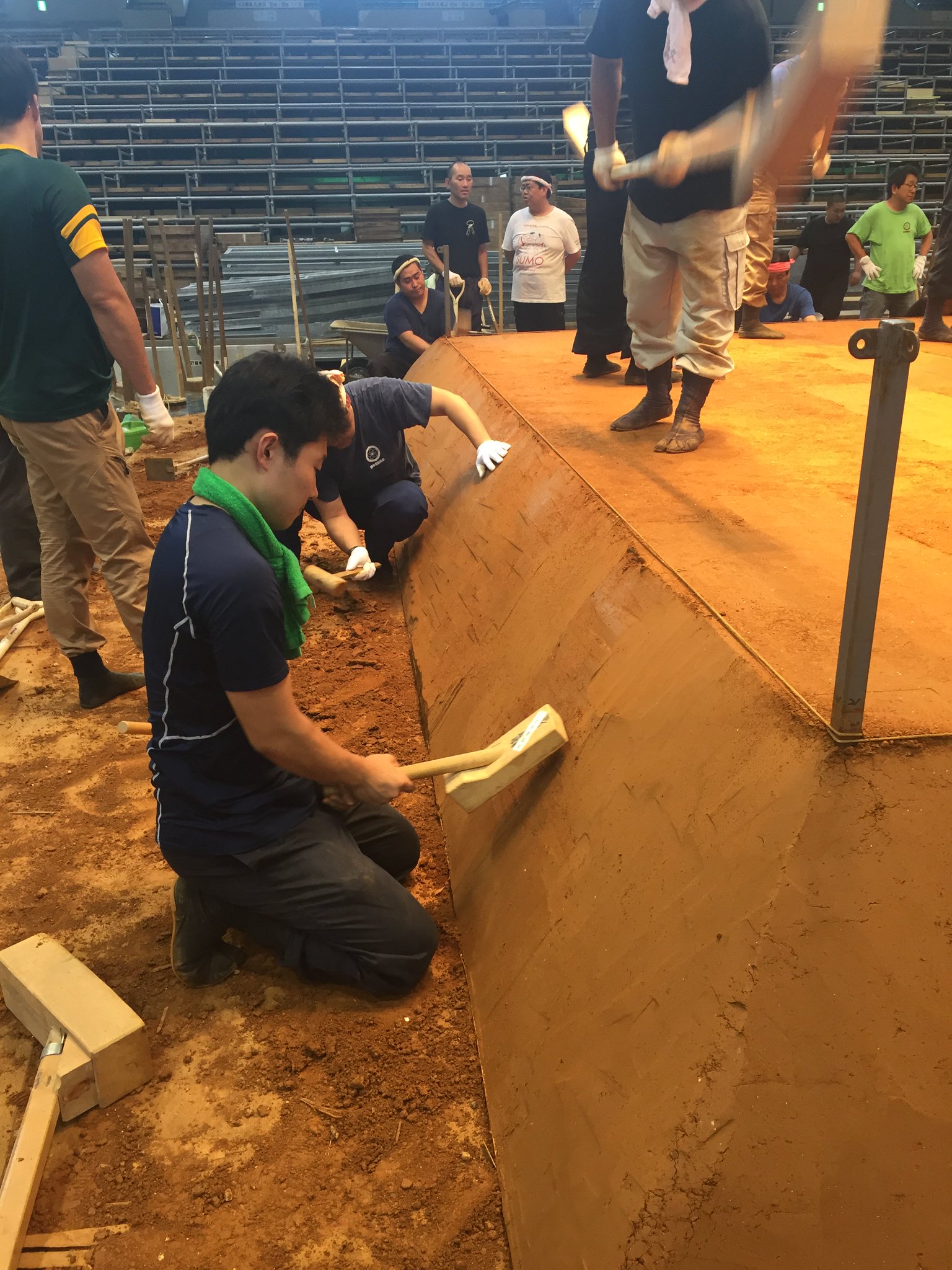 DD3jdqSVwAACa_7.jpg:large