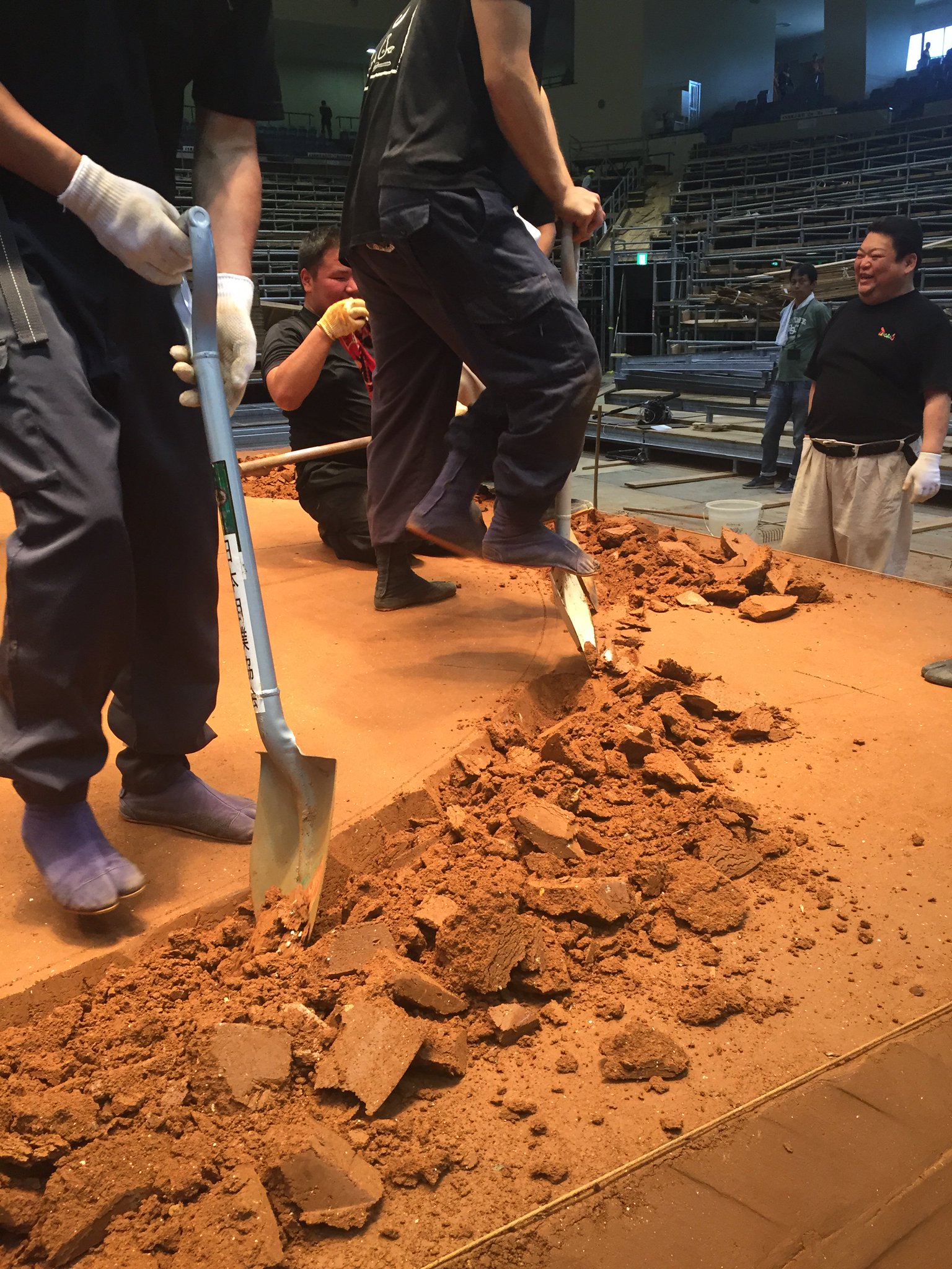 DD3l1OXUQAEzbdt.jpg:large