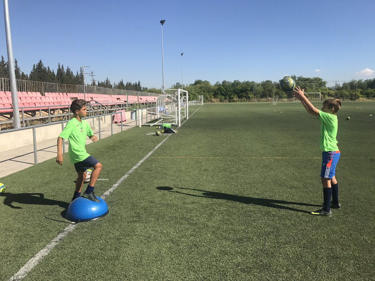 SelecMurCentro's tweet photo. Grupos REDUCIDOS TECNIFICACION @TFuttec @patl_efb 
Nos distiguimos de los demas en METODO
No la cantidad sino la calidad de su aprendizaje! https://t.co/NXvdI9hRDs