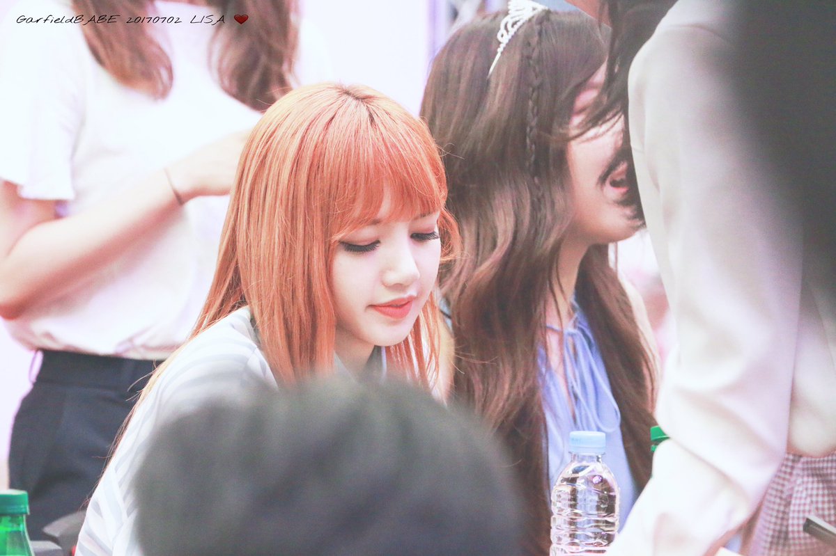GarfieldBABE's tweet photo. #LISA #BLACKPINK

［独家高清 | 禁二改］
>>>>2017.7.2 周边签售会 https://t.co/14fymWzp2t