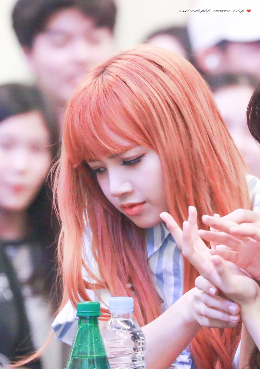 GarfieldBABE's tweet photo. #LISA #BLACKPINK

［独家高清 | 禁二改］
>>>>2017.7.2 周边签售会 https://t.co/ocYuLlMDdt