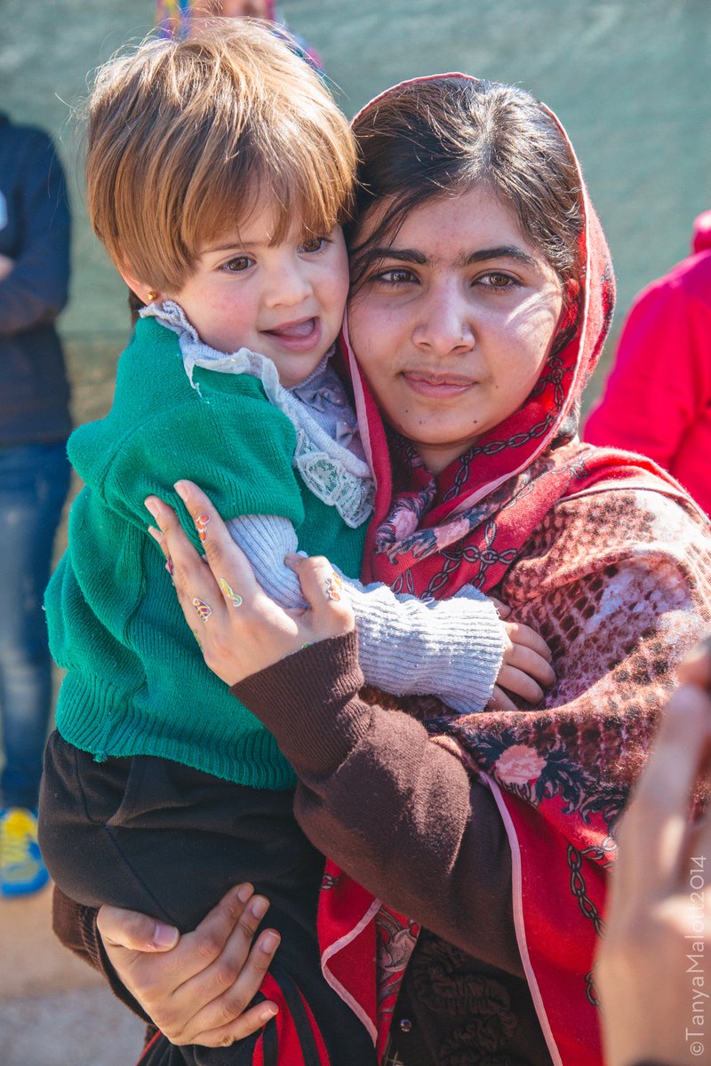 Vicki Hull [Profiles] • Instagram, Twitter, TikTok Foller