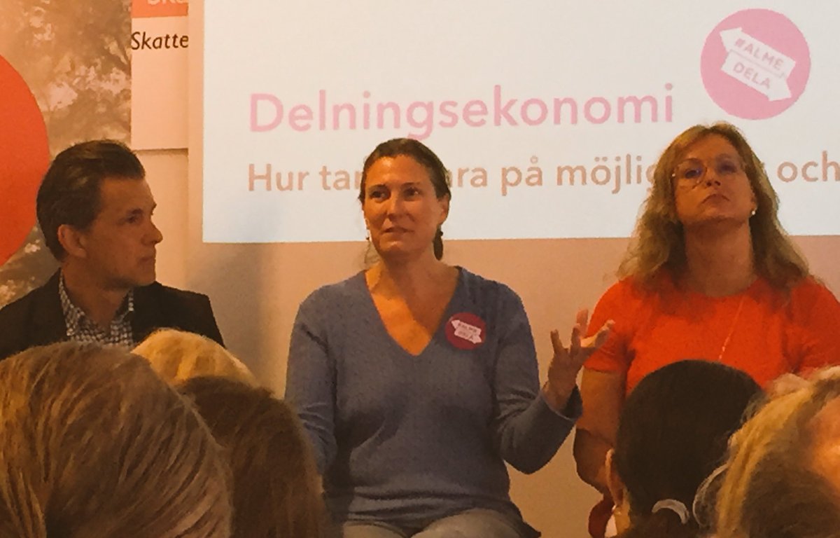 AlmeDela's tweet photo. Lätt att glömma Sveriges tradition av #delningsekonomi menar @arolsson1 i #almedalen #almedela https://t.co/dMjQ3H2Kv1