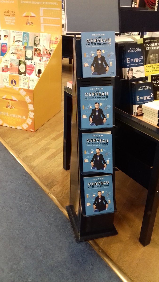 Dynaasy's tweet photo. @fabienolicard Au Cultura de Labège, impossible de te rater! En plein dans l'allée de l'entrée! 😉 #CerveauExtra https://t.co/DZtnN8CAPF