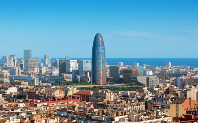exp_catalunya's tweet photo. La inversión inmobiliaria se duplica en Barcelona en el primer semestre https://t.co/MybFKQkBj2 informa @marisaangles https://t.co/hb7KmIGpAb