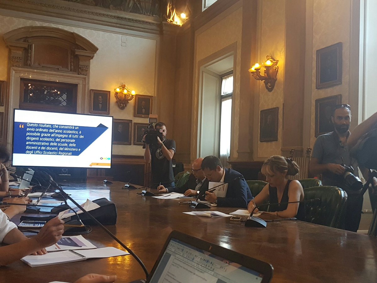 AleMiglioz's tweet image. #AnnoScolastico scadenze utili: assunzioni entro metà agosto. #Supplenze entro avvio lezioni. Le annuncia @valeriafedeli al @MiurSocial