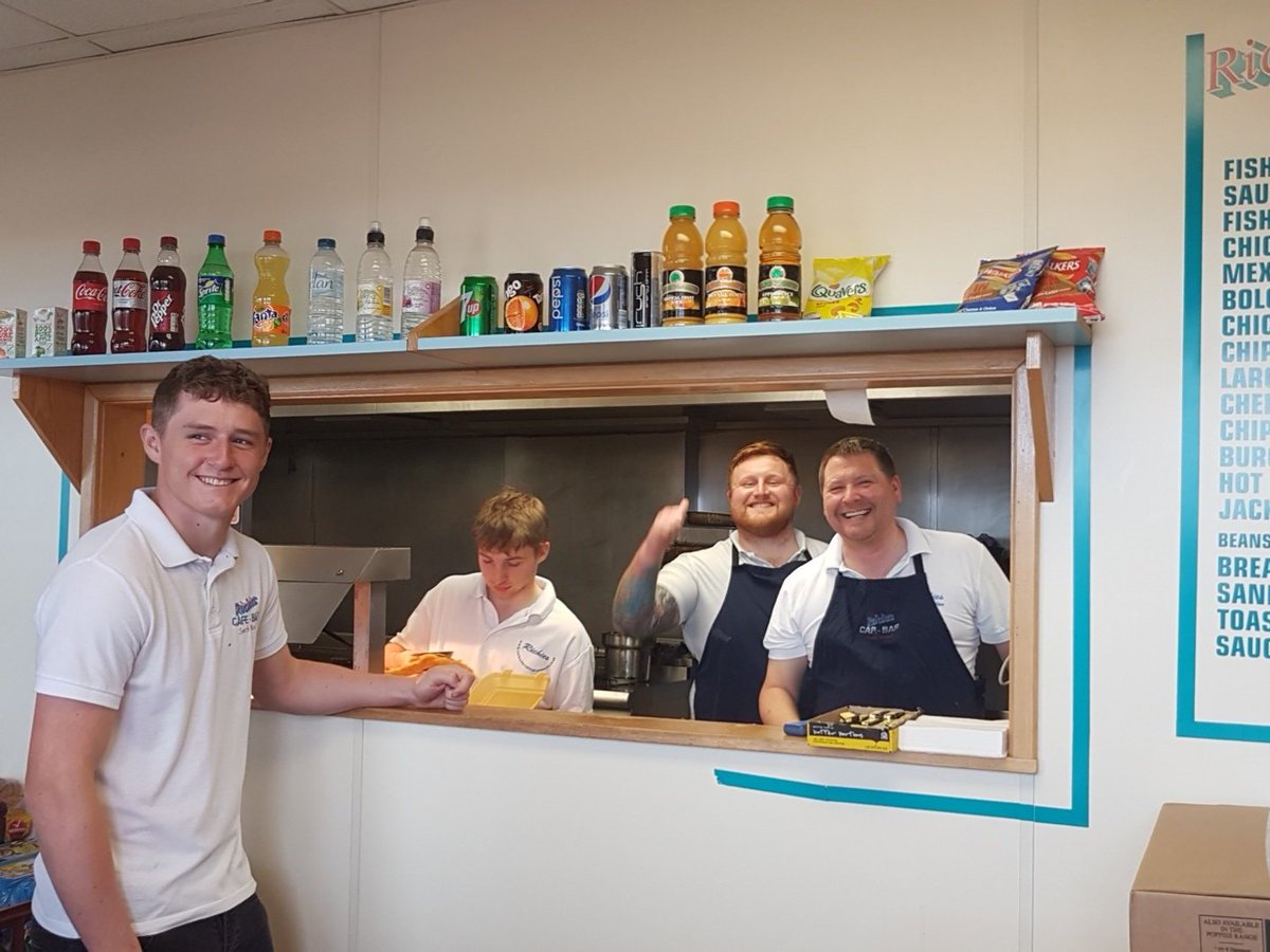 <a href="/RichiesCafebar/">Richie's Cafe-bar</a> 
Having a beautiful dinner