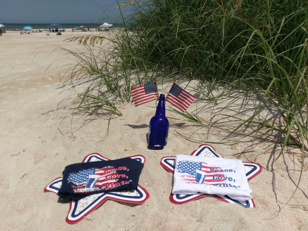 PeaceLovePints's tweet photo. Happy #4thofjuly 🇺🇸 Have a rockin 4th 🇺🇸 #beachwear #beershirt #beerwear 🇺🇸 https://t.co/D6bb9V84Xn #onlinestore 🇺🇸 #FLBeer #craftbeer 🍻 https://t.co/Tp0qEZCvEu