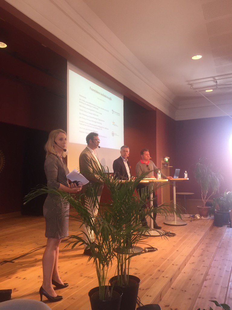 Helena Svensson, K2, modererar intressant seminarium om framtidens kollektivtrafik #almedalen2017 #k2centrum