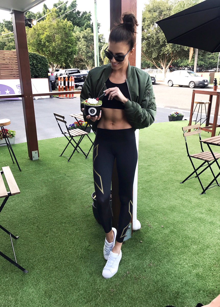 erinvholland's tweet photo. Acai all day, erryday 🍇🥝🍓 #acaibrothers #delish @stylerunner https://t.co/iBLYG8ydUM