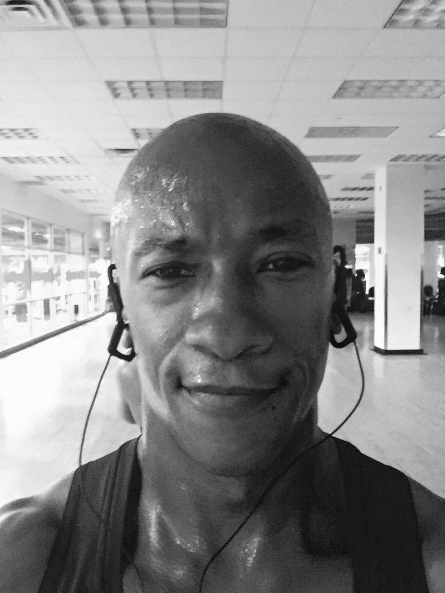 JQ_Fitness's tweet image. Tuesday ✅ #InclineBench #WeightedPullUps #DumbbellShoulderPress #WalkingLunges #training #fitness even on a holiday