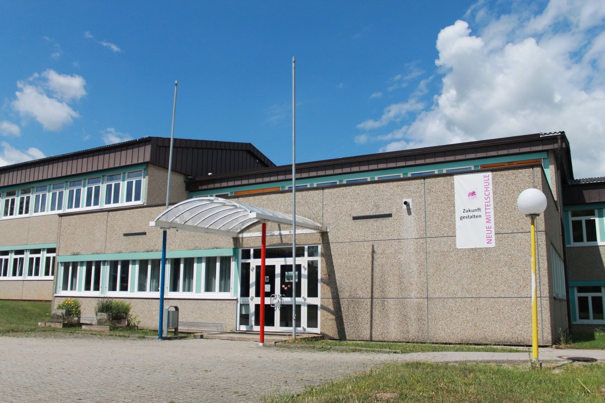 Fassungslosigkeit und Rätselraten in Ohlsdorf: Junger Mann kündigt Amoklauf an: meinbezirk.at/2178760