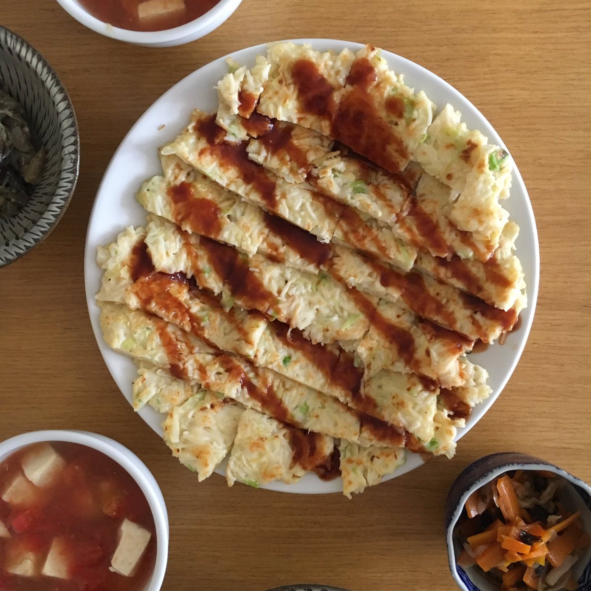 寿木けい בטוויטר 素麺とキャベツのお焼き 休日の楽して嵩出しレシピ 茹でた素麺 刻む 鶏ひき肉 キャベツ しらす 卵 片栗粉 塩 醤油少々を混ぜて焼くだけ キャベツは千切りしてからいちど茹でてしんなりさせ 水気をよく絞ると嵩をたくさん仕込める