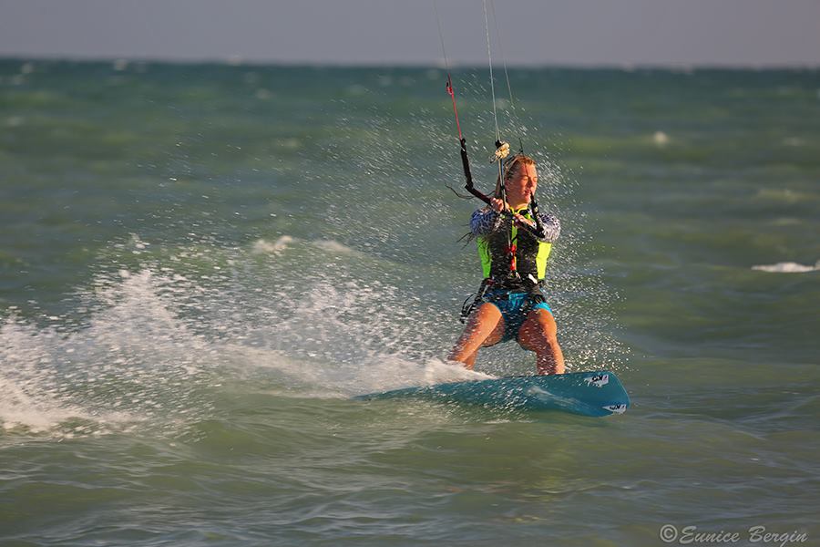 UJKiting's tweet photo. Great (short) sesh on the water last night coz got slow puncture but so warm fab in my @GlideSoul shorty #SummerKite #SunsOutLegsOut https://t.co/w0UXUytM1k