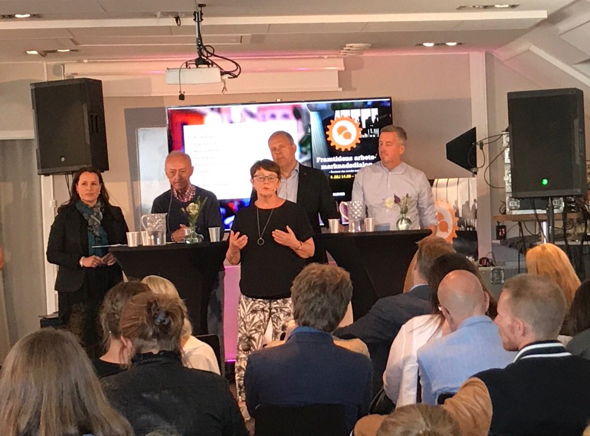 promemorian's tweet photo. Blytung panel diskuterar framtiden för den svenska modellen och arbetsmarknadsdialogen. #Almedalen #LedarnasHus https://t.co/ONXcaPCYK5