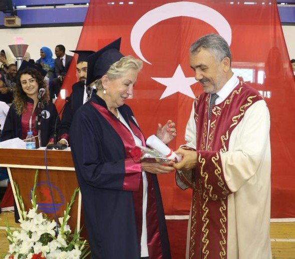 Samsun´da 68 yaşındaki kadın Tıp Fakültesinden mezun oldu
antalyakadinmuzesi.org/samsunda-68-ya…
#kadın #başarı #azim