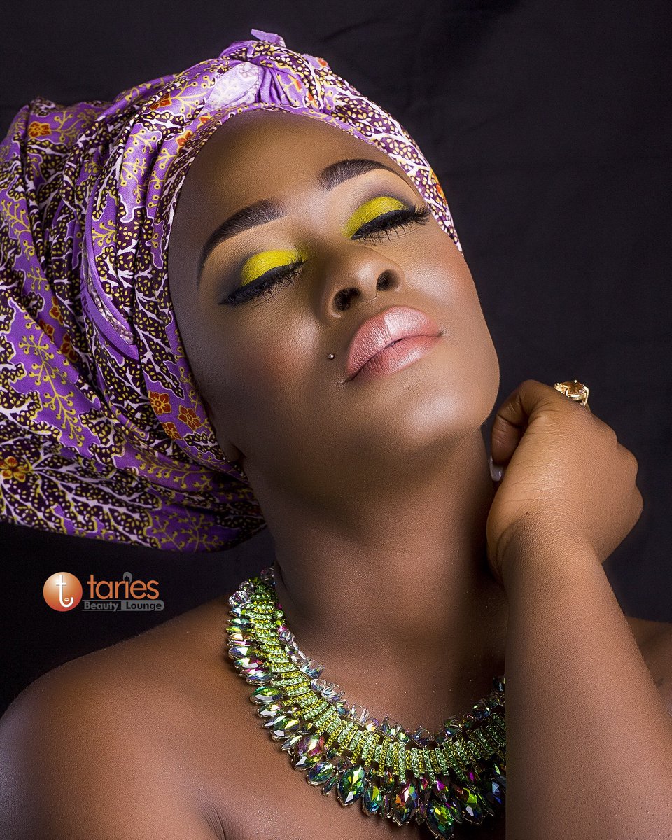 taraexplorer's tweet photo. Stunner @Urielmusicstar Mama Africa inspired by African colorful culture ❤️❤️❤️❤️by @TariesBeauty #bbnaija #teamuriel #urieloputa #uriel https://t.co/hkT2YGGX76