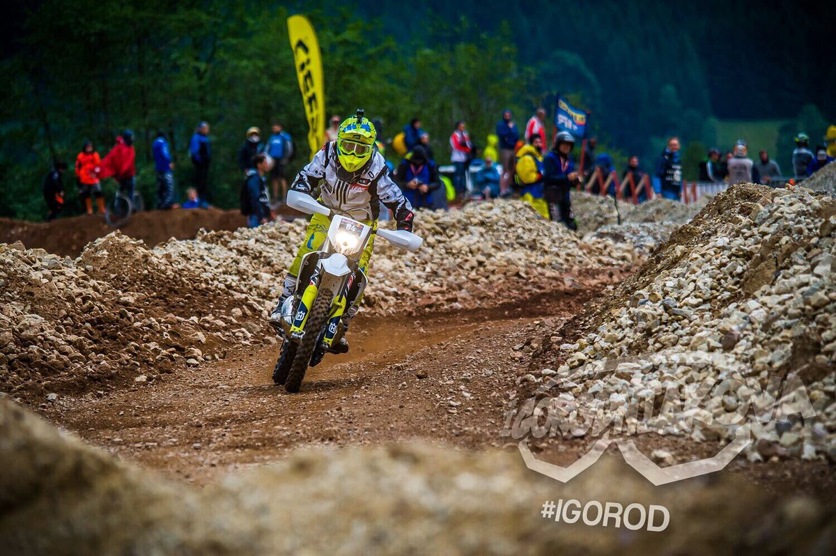 sandragomez_11's tweet photo. "Puedes darle a un hombre todo pero no puedes darle ambición". U Bolt   - 📸By @Gorodniakova https://t.co/zm746xPOCE