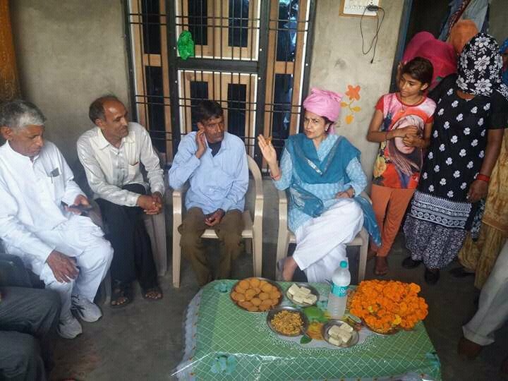 Vasu03836's tweet photo. तोशाम हल्के के मिरान गांव में रमेश ने साथियों सहित इनेलो छोड़ मैडम किरण चौधरी जी के नेतृत्व में थामा कांग्रेस पार्टी का दामन।
@officekiran https://t.co/XrARGLT5As