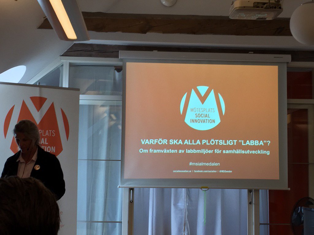 vinnovase's tweet photo. Hos @MSISweden tillsammans m @NetzAndreas för diskutera varför alla plötsligt ska labba #msialmedalen #vinnovalmedal https://t.co/giJr8EKHGO