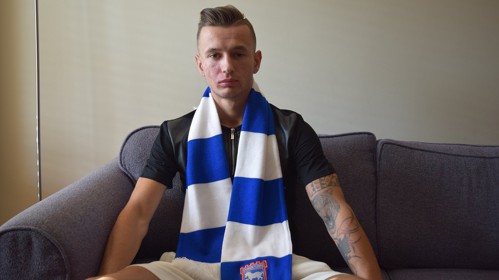 Man City Youth 新規 Na Twitteru ローン パブロ マリ 23 Nacブレダ アンジェリーノ Nacブレダ 現時点でブレダへローンされている5選手全員がシーズンローンです T Co G53e7ohtli Twitter