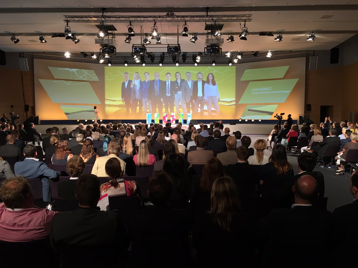 Lokalfunktage's tweet photo. Die Jury des BLM-Hörfunk- und Lokalfernsehpreises 2017 https://t.co/TT8LE3erMg
