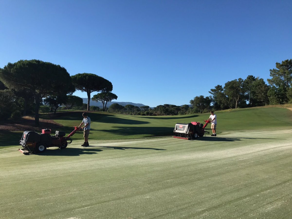 RichardSorrell3's tweet photo. Light verticut, topdress and solid tine @sbyrne1969 @julianmooney @TurfgrassC @TheToroCompany @ReesinkTurfcare https://t.co/Cj7XVl90Ni