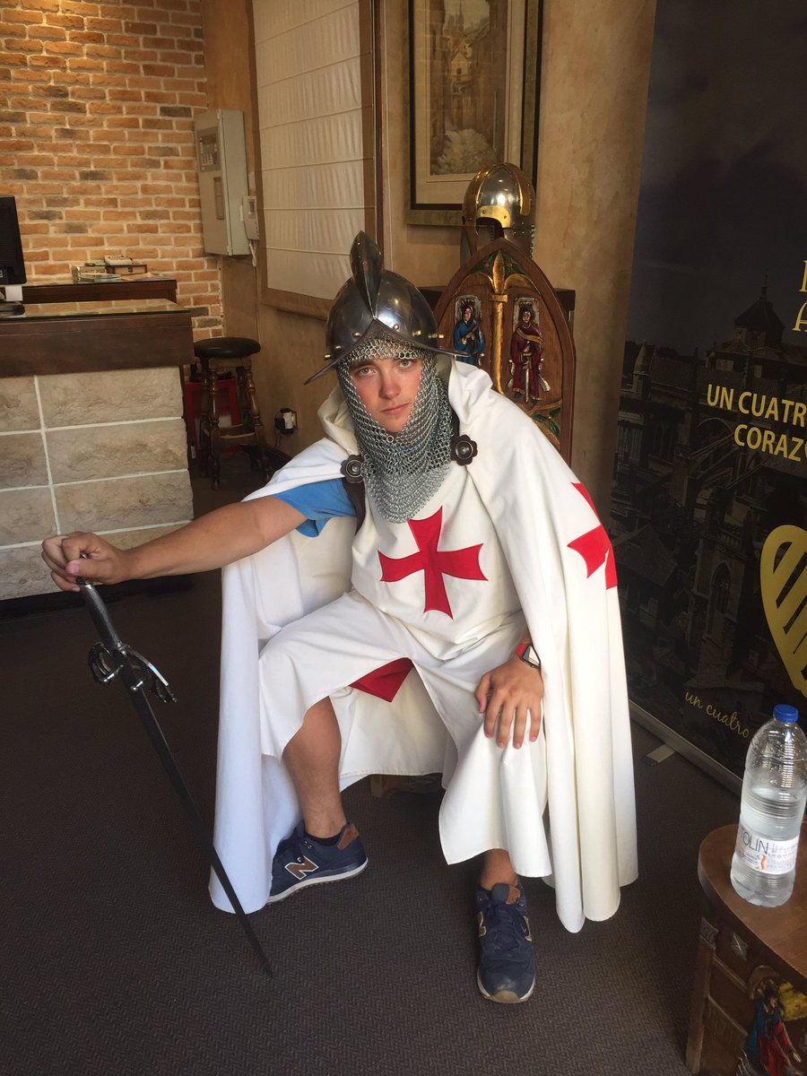 WalkerKCarson's tweet photo. When ya girl gets kidnapped by a dragon https://t.co/w7Li4qNvtN