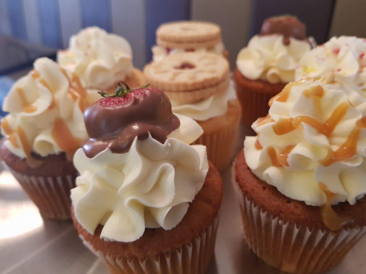 It's nearly Coffee o'clock! Call in to the Lemon Tree for a great cup of coffee and an <a href="/EmzCakesWrexham/">EmzCakes</a> cup cake!