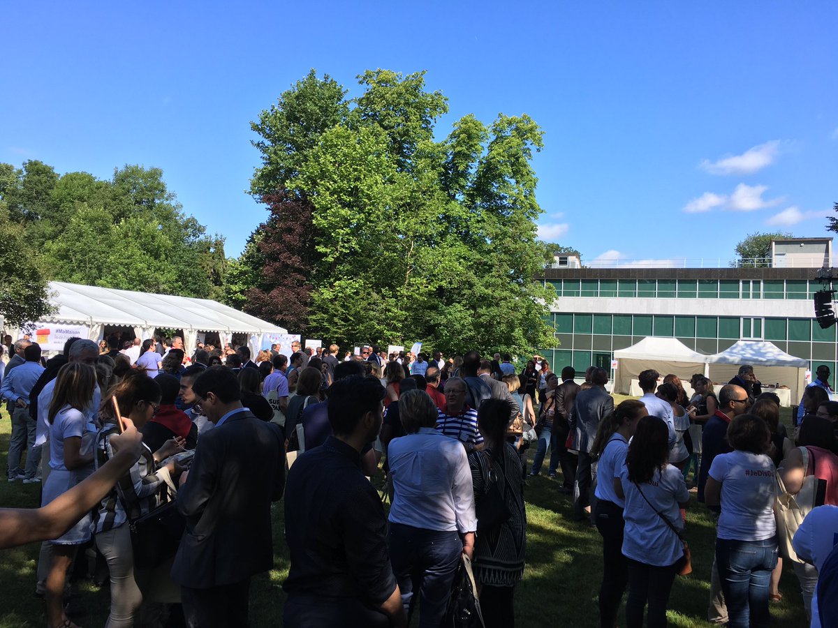 scognamiglio9's tweet photo. #axa fête des collaborateurs d'agence Marly @FKC_1 "nous devons rester optimistes et ambitieux" https://t.co/7yEGMRJriq