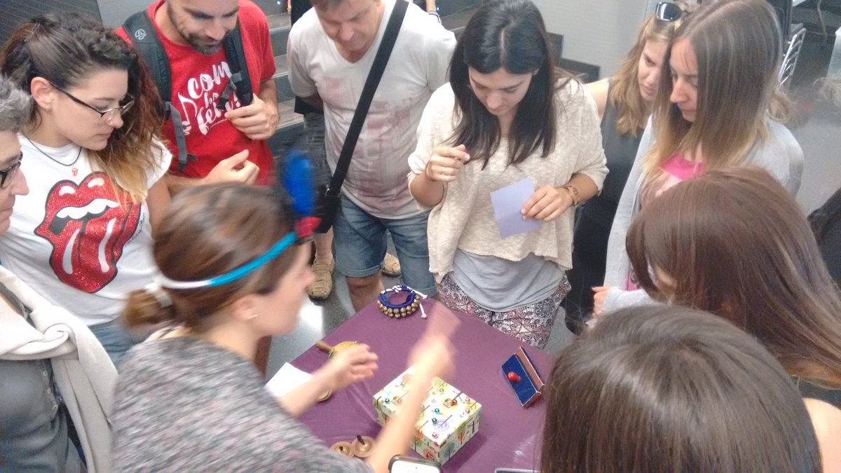 AEMCAT_cat's tweet photo. El @LiraTeatre s'ha convertit en l'escenari d'un crim. Els investigadors comencem a interrogar sospitosos... #doremifajoc https://t.co/84zSqQ2xYV