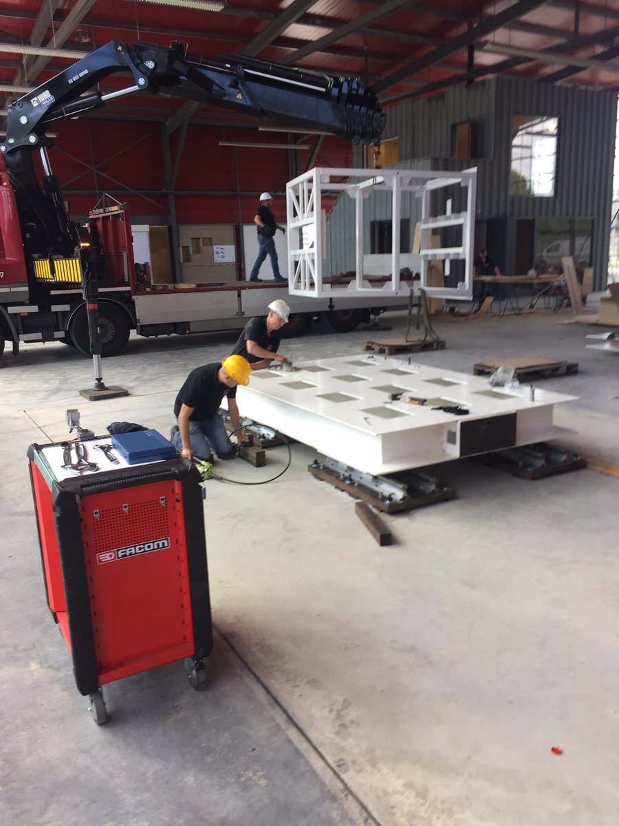 De trilplaat wordt geïnstalleerd <a href="/BuildinGron/">BuildinG</a> <a href="/TNO_nieuws/">TNO Nieuws</a> <a href="/hanze/">Hanze</a> @bnlrn <a href="/EBGroningen/">Economic Board Groningen</a>