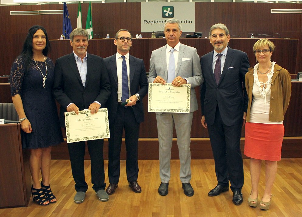 "Gestione oculata delle risorse, servizi ai bisognosi, volontariato, promozione". Premiati Sindaci di #TorreBoldone (BG) ed #EsinoLario (LC)