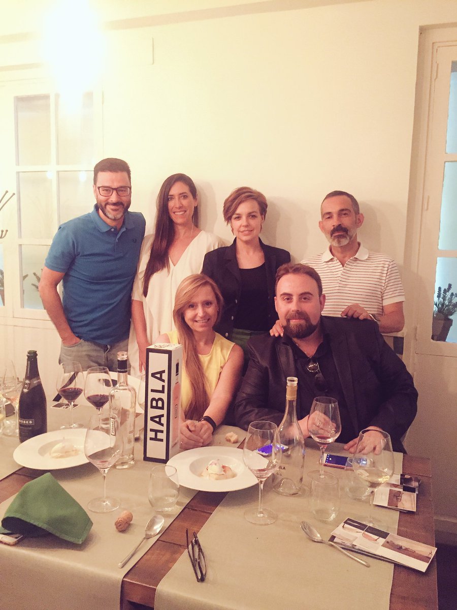 aires_isabel's tweet photo. Que buen rollo de almuerzo tuvimos ayer con @VinosHabla en @Bacira_rest probando sus 'vinos de verano' #habladeti #Ritahabla #Moses https://t.co/qPowuPgSuQ