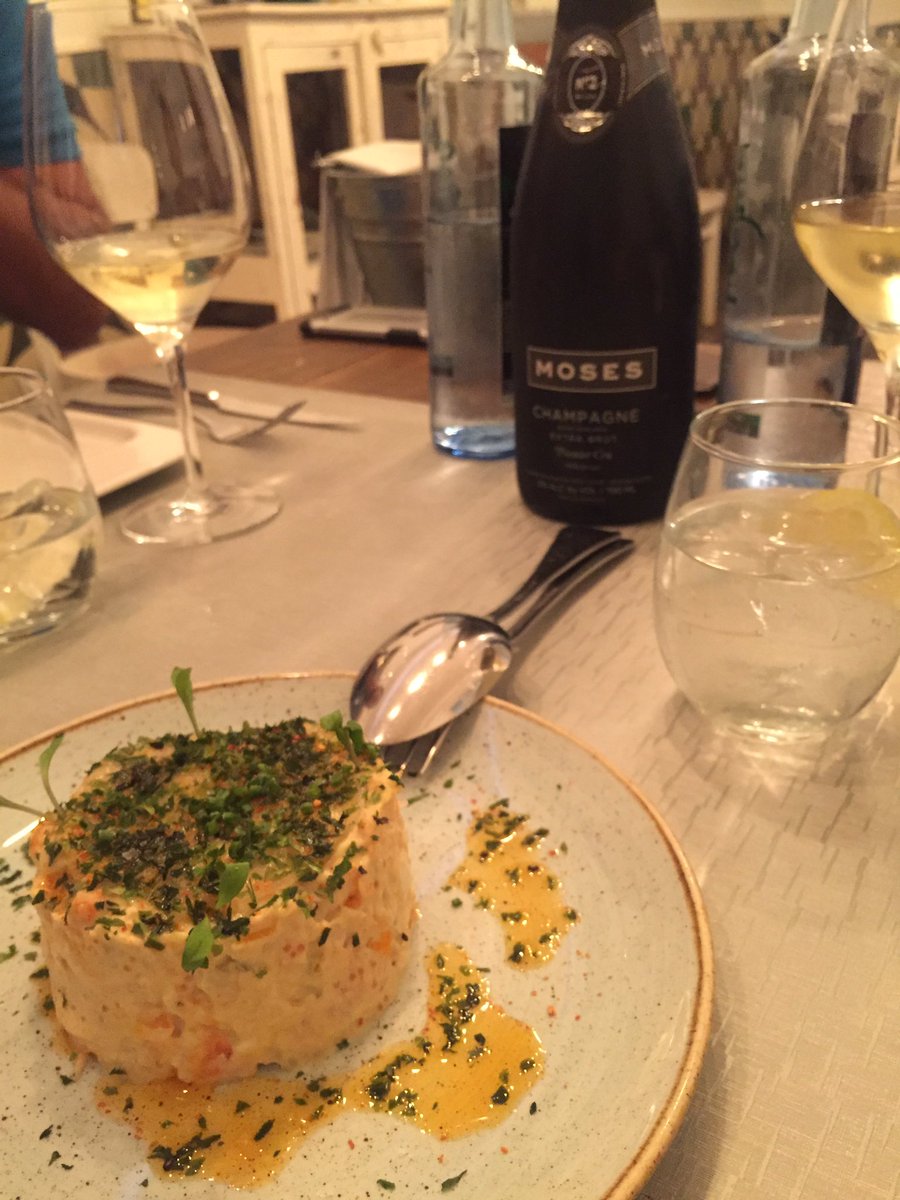 aires_isabel's tweet photo. Que buen rollo de almuerzo tuvimos ayer con @VinosHabla en @Bacira_rest probando sus 'vinos de verano' #habladeti #Ritahabla #Moses https://t.co/qPowuPgSuQ