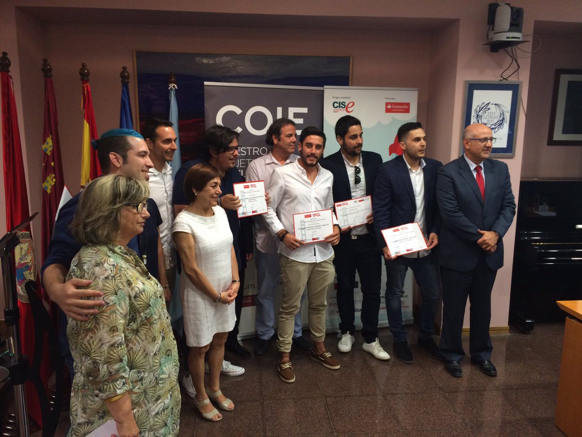 coieum's tweet photo. (1/2) Nuestros ganadores de la final del Programa Santander #Yuzz2017.
Gracias por hacernos crecer con vosotros.
¡Enhorabuena! 👏🏻 https://t.co/Mlsm96wTtN