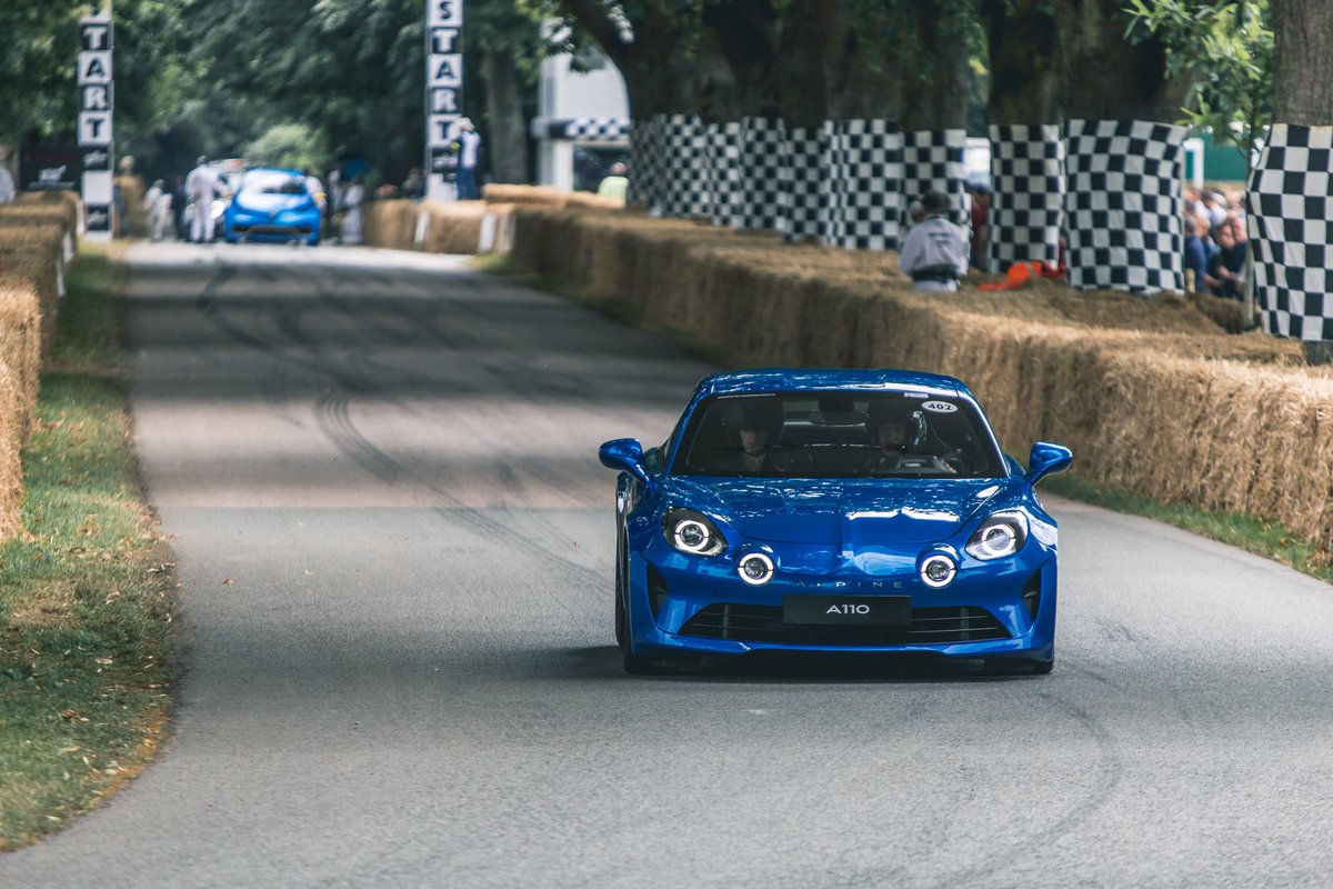 AlpineCarsFR's tweet photo. L'#AlpineA110 et les légendaires A310 (1977) &amp; A442B (1978) au @fosgoodwood le week-end dernier. #FOS https://t.co/0mkVwLeJqx