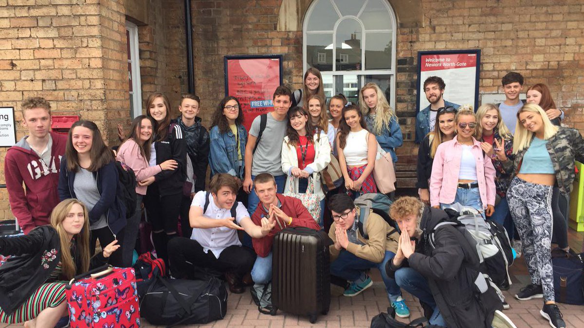 All here and ready to go! #londontrip #letsgo #drama