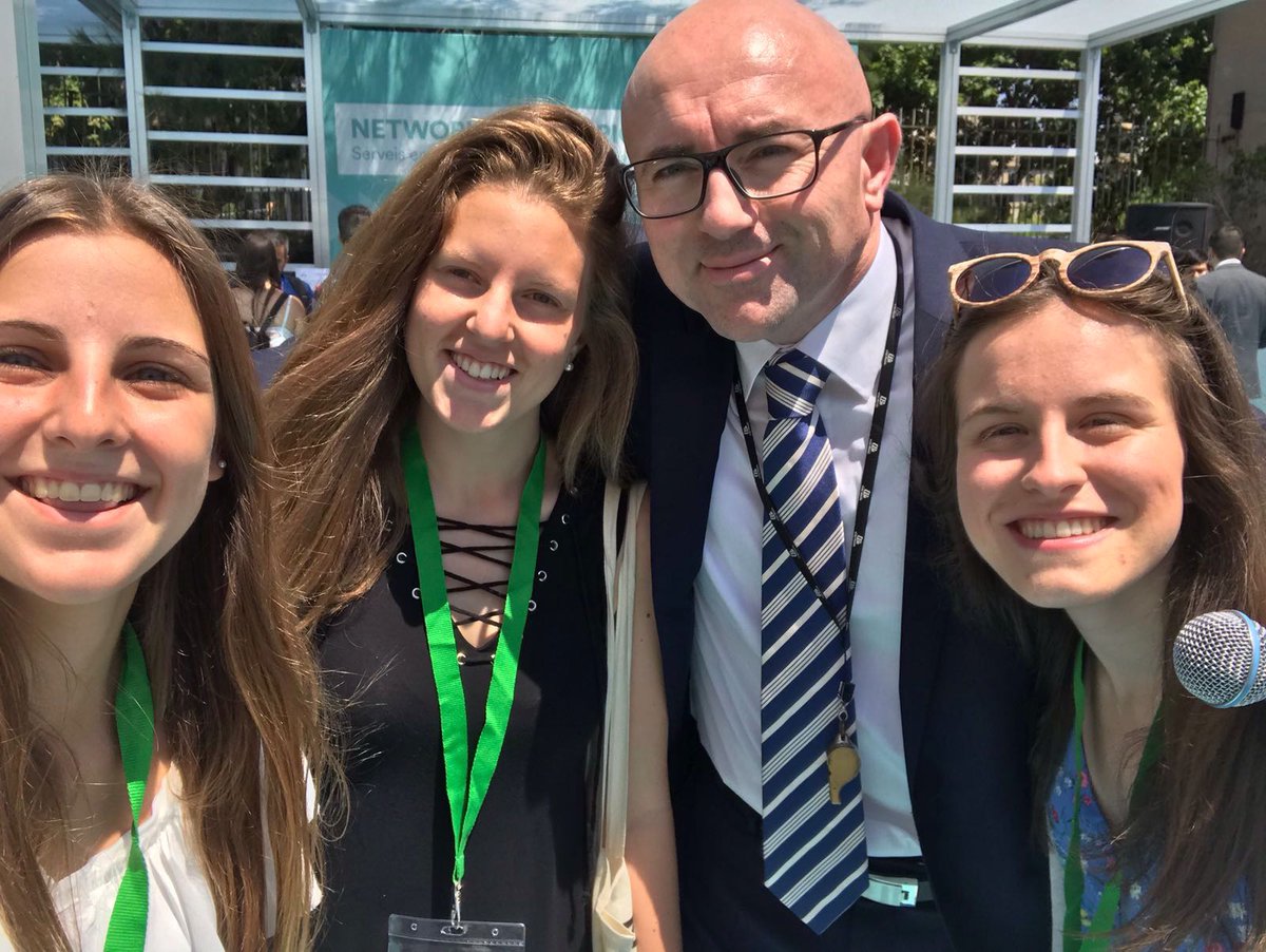 APSNetworKing's tweet image. Amb les meves campiones de #mktdupf17 [Vídeo] bit.ly/BizBcnUPFmktdu… Sempre #COnnectats!! I dijous @TeatroBusBCN !