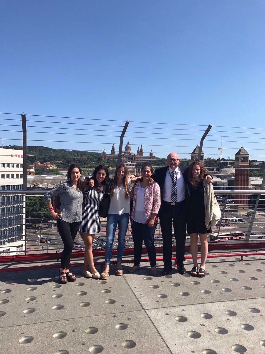 APSNetworKing's tweet image. Amb les meves campiones de #mktdupf17 [Vídeo] bit.ly/BizBcnUPFmktdu… Sempre #COnnectats!! I dijous @TeatroBusBCN !