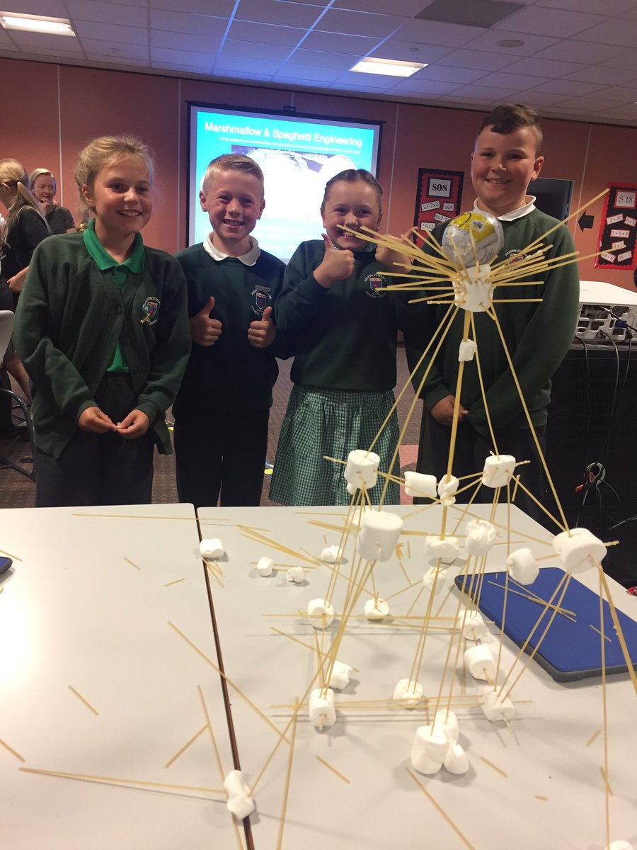 DaltonStMarys's tweet image. Our Digital Leaders bossed the team challenge at the #DLMU2017 ##notcompetitiveatall 😂