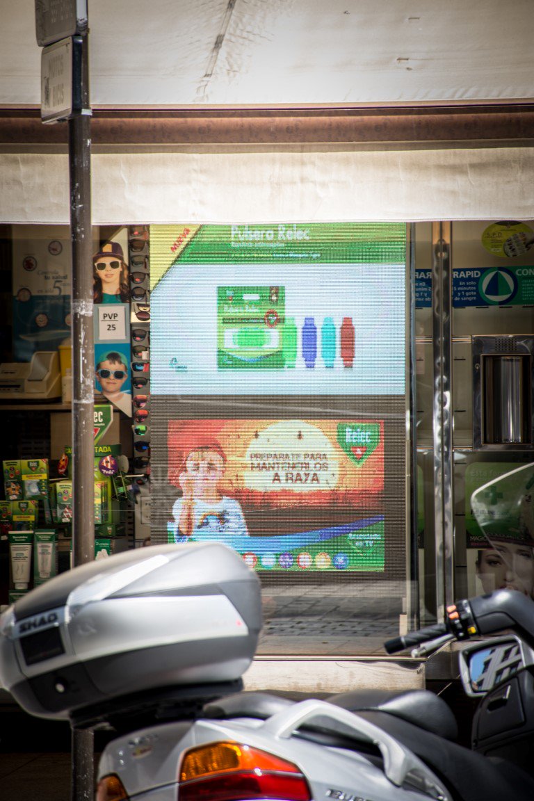 LedOnRotulacion's tweet photo. Fabricamos e instalamos displays LED. Moderniza tu escaparate, informa y sorprende a tus clientes con imagen, texto y video. #leonesp #led https://t.co/ERnep8flAv